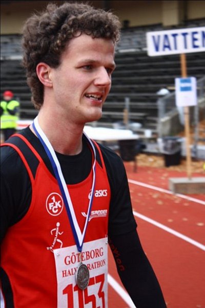 Hannes Christiansen im Ziel des Göteborg Halvmarathons