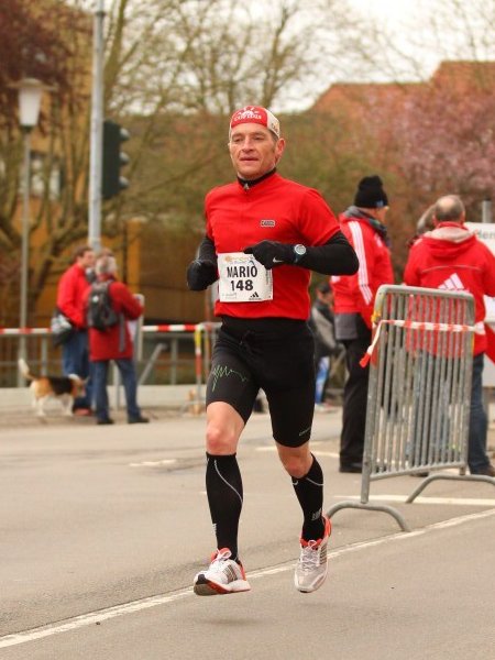 Mario Steiner fliegt über den Asphalt